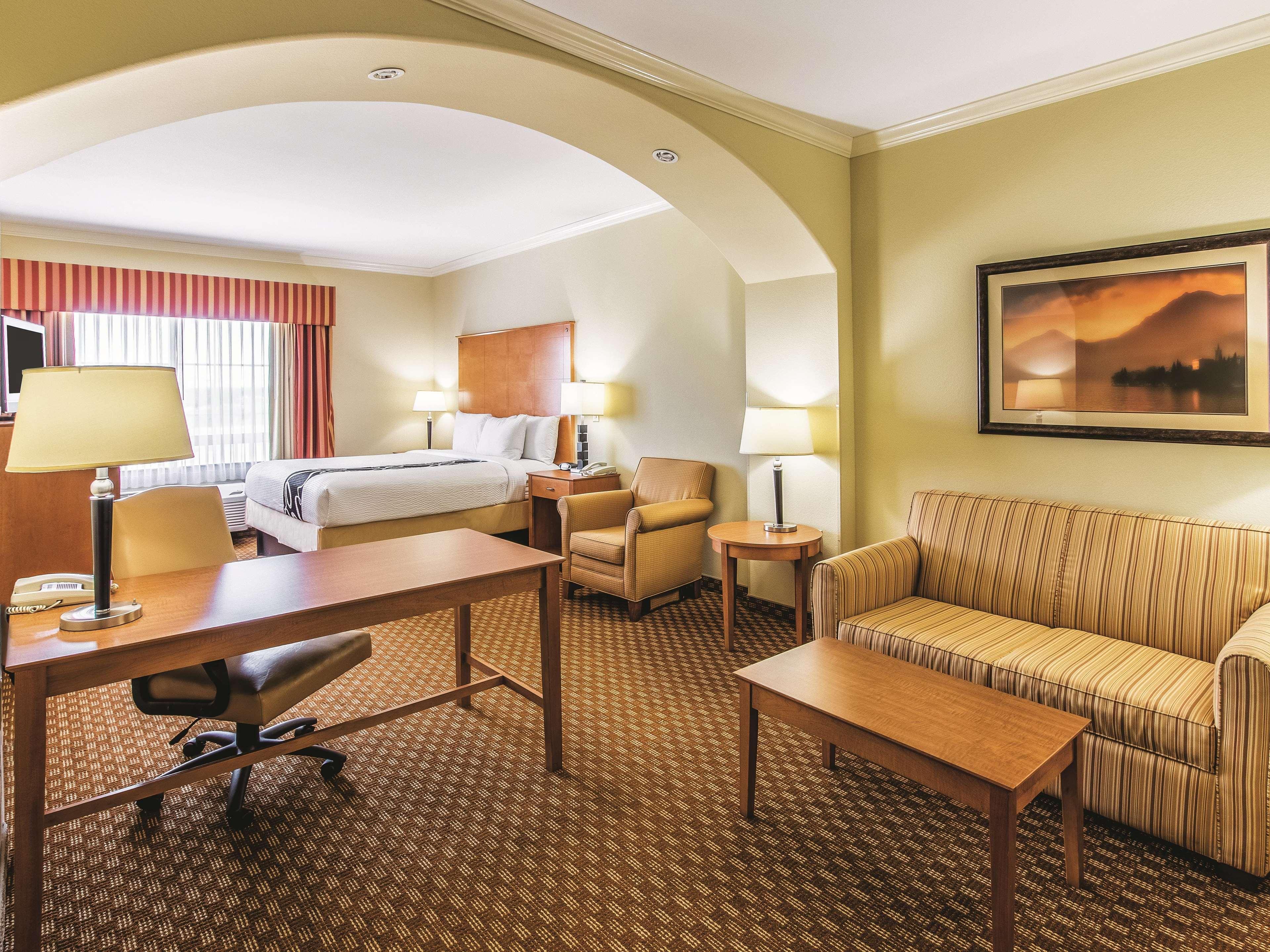 La Quinta By Wyndham Bridgeport Hotel Екстериор снимка