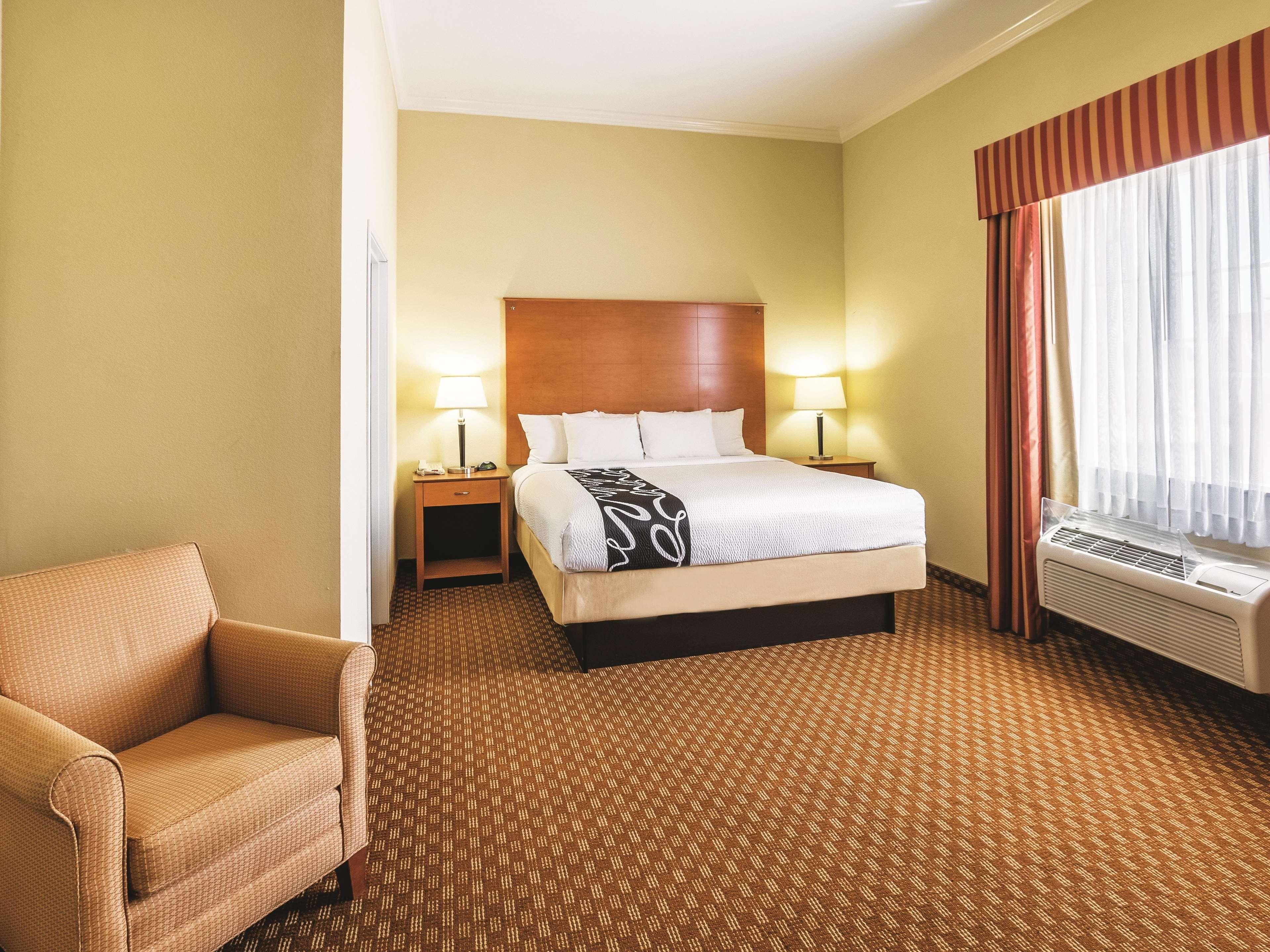 La Quinta By Wyndham Bridgeport Hotel Екстериор снимка