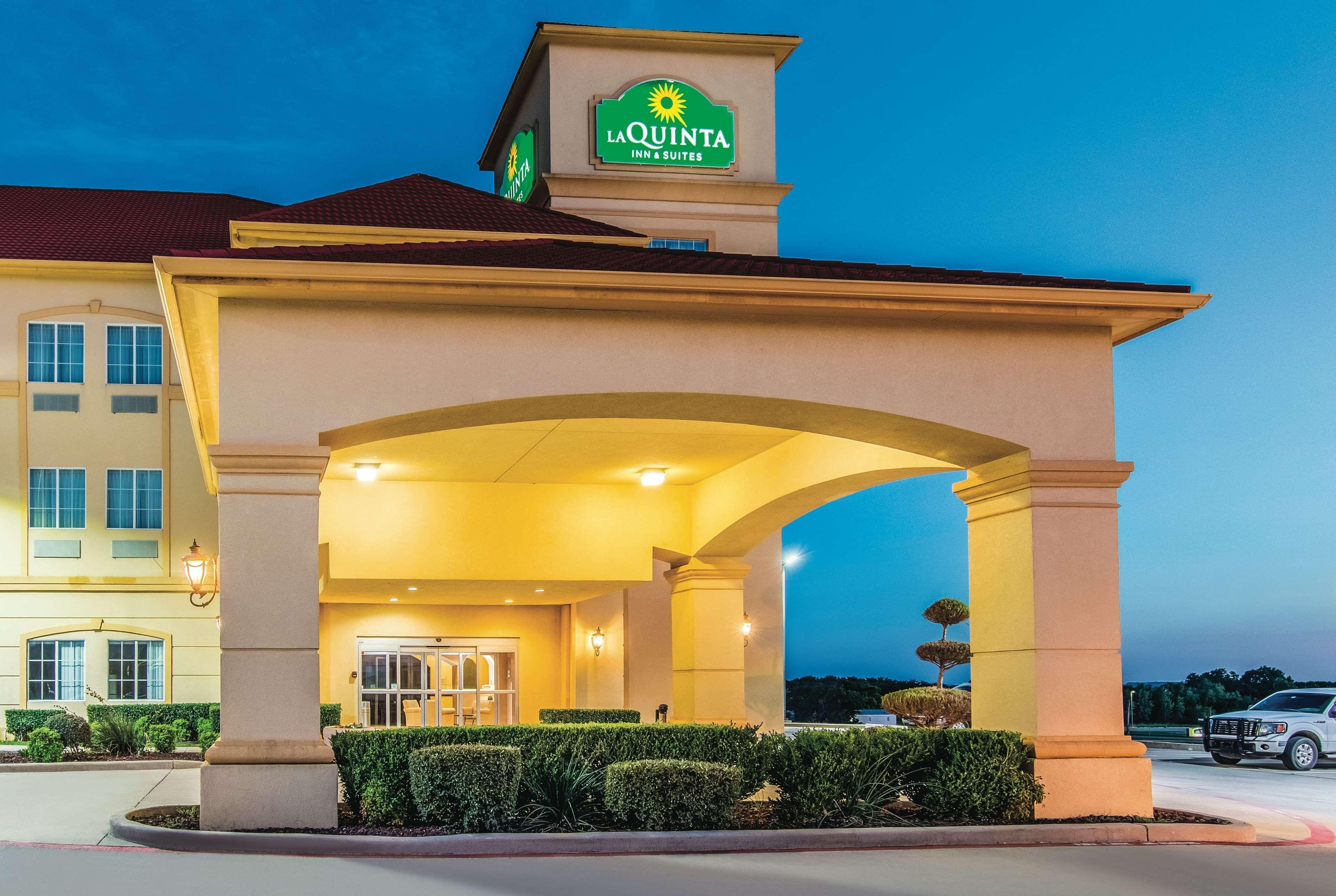 La Quinta By Wyndham Bridgeport Hotel Екстериор снимка