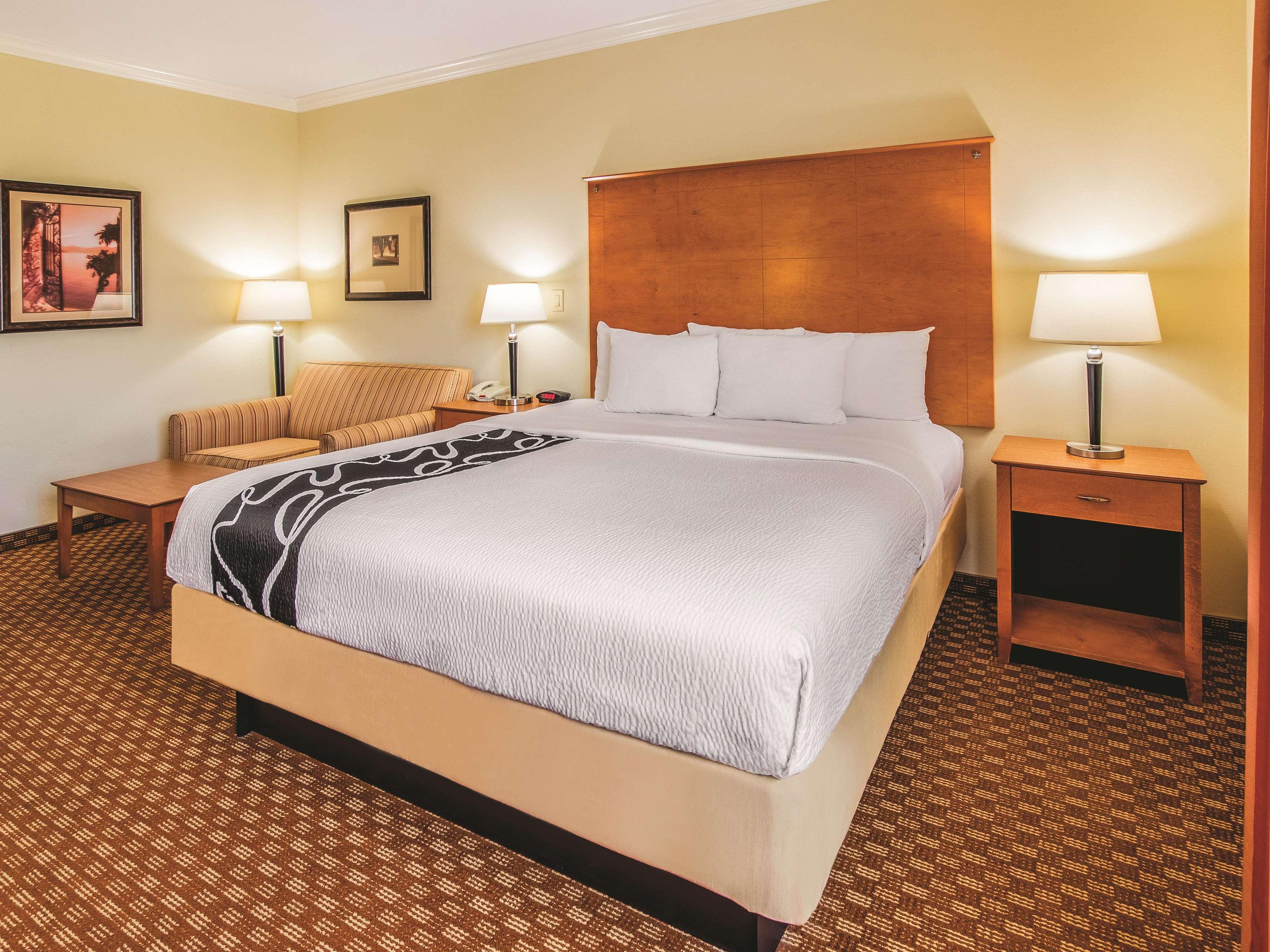 La Quinta By Wyndham Bridgeport Hotel Екстериор снимка