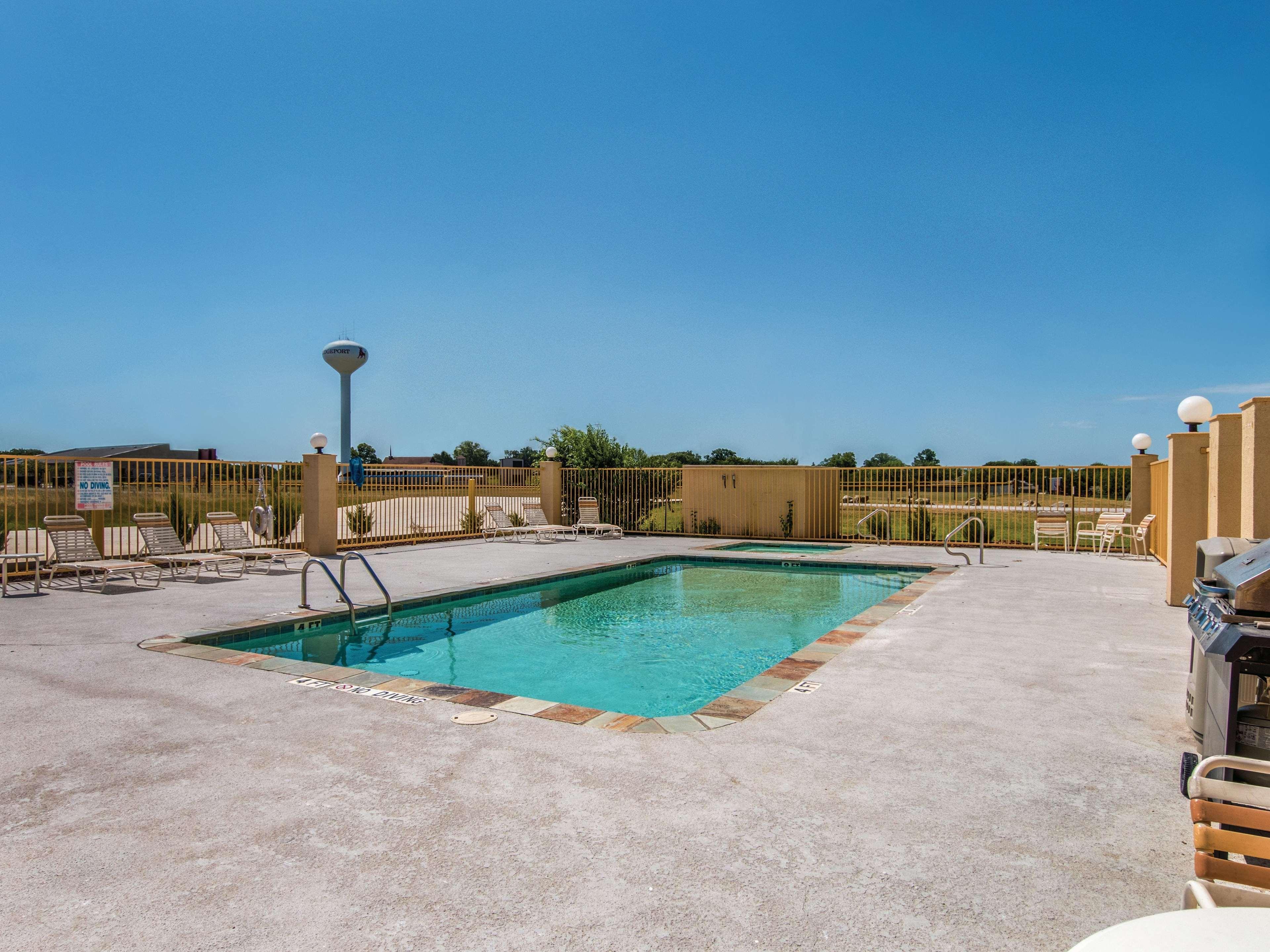 La Quinta By Wyndham Bridgeport Hotel Екстериор снимка