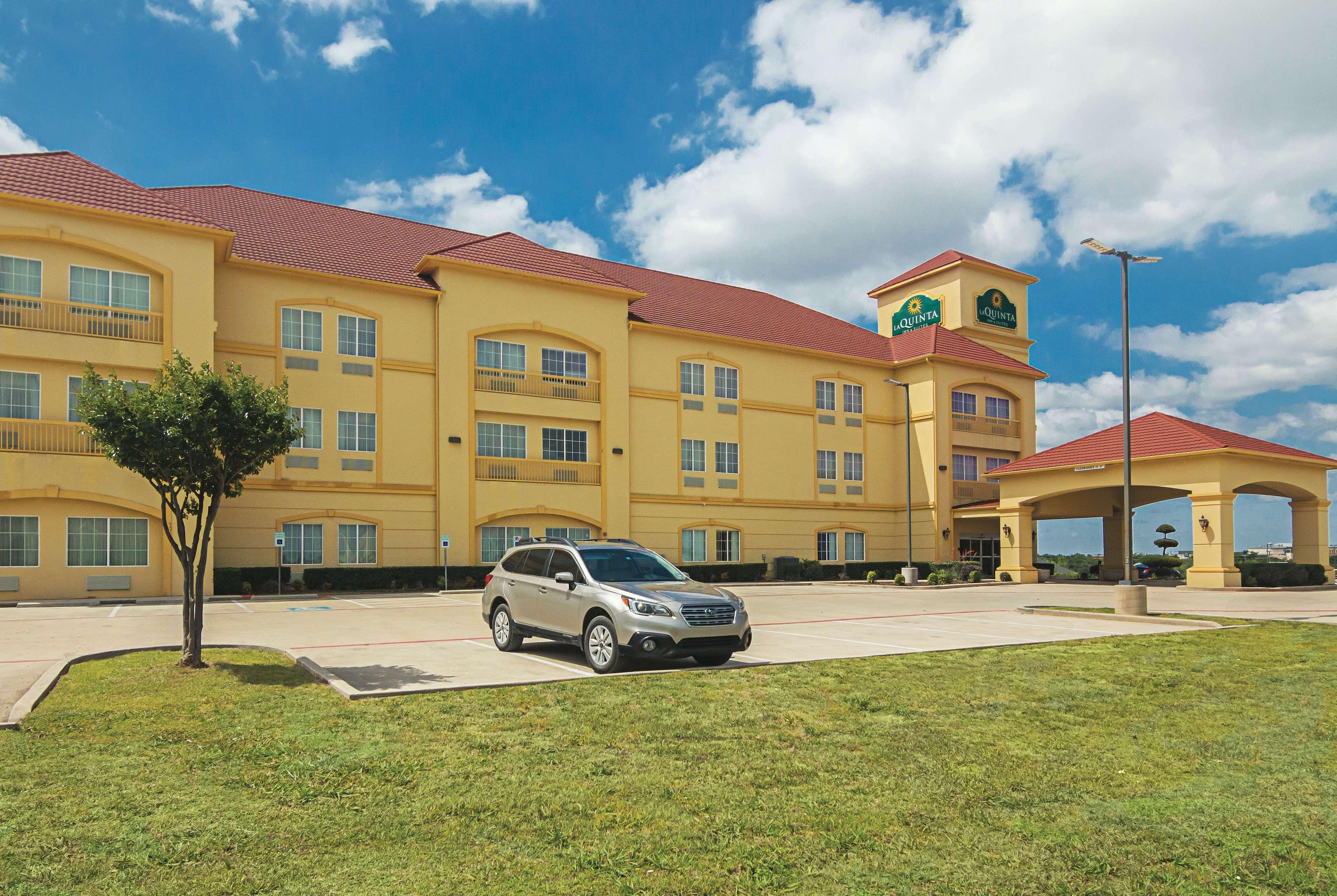 La Quinta By Wyndham Bridgeport Hotel Екстериор снимка