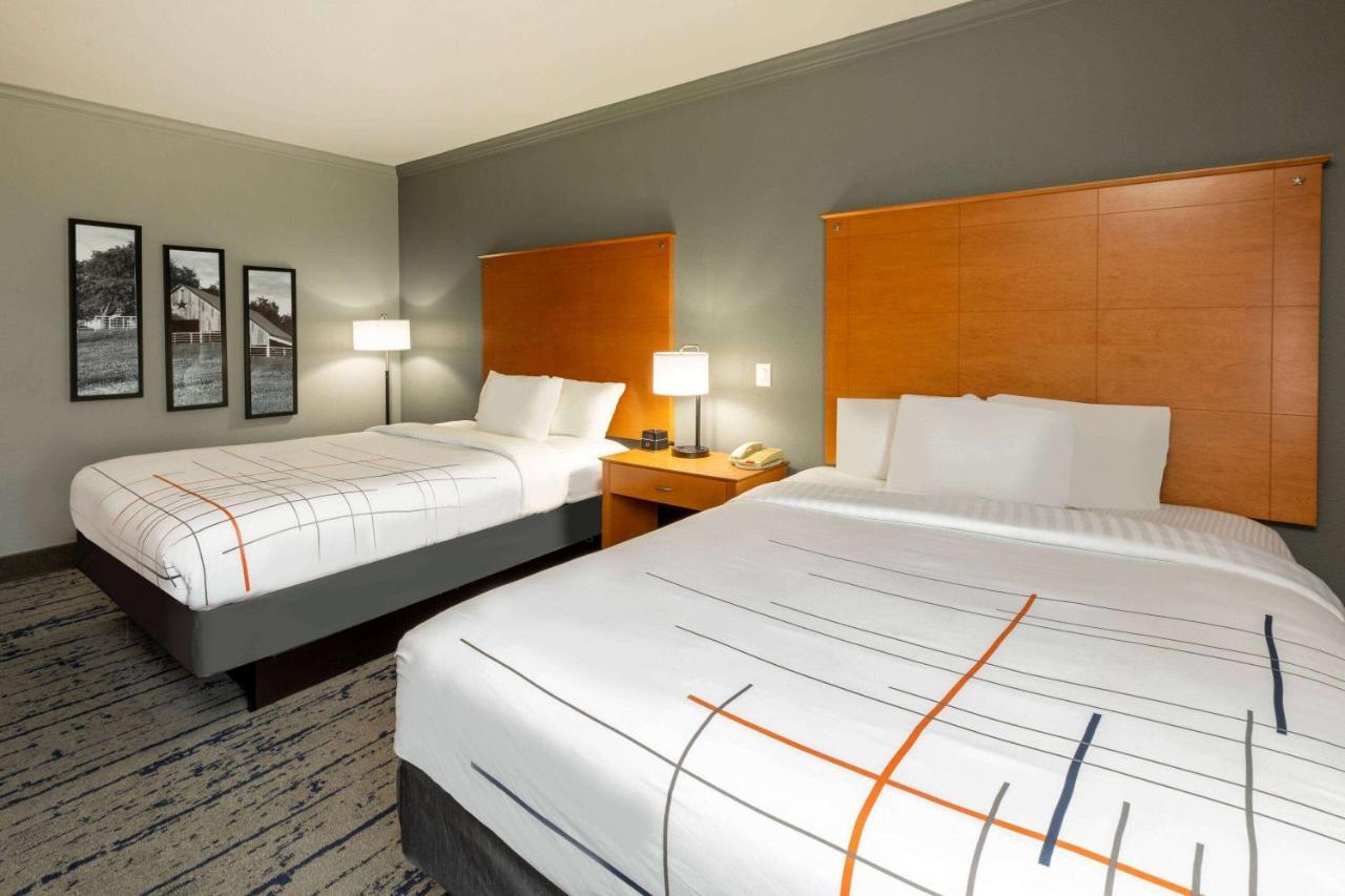 La Quinta By Wyndham Bridgeport Hotel Екстериор снимка