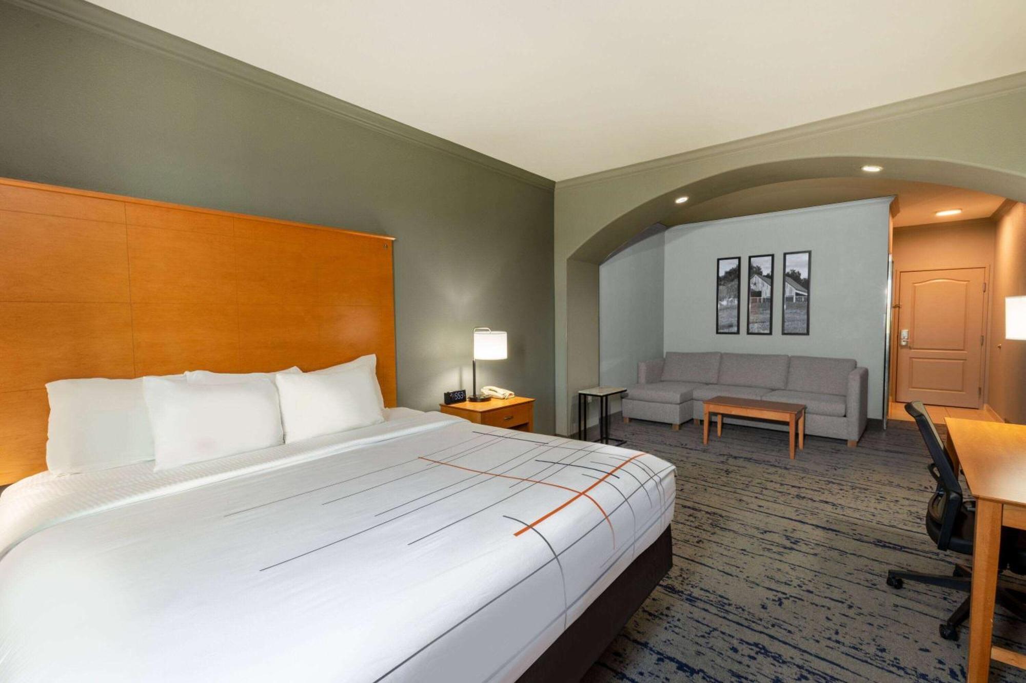 La Quinta By Wyndham Bridgeport Hotel Екстериор снимка
