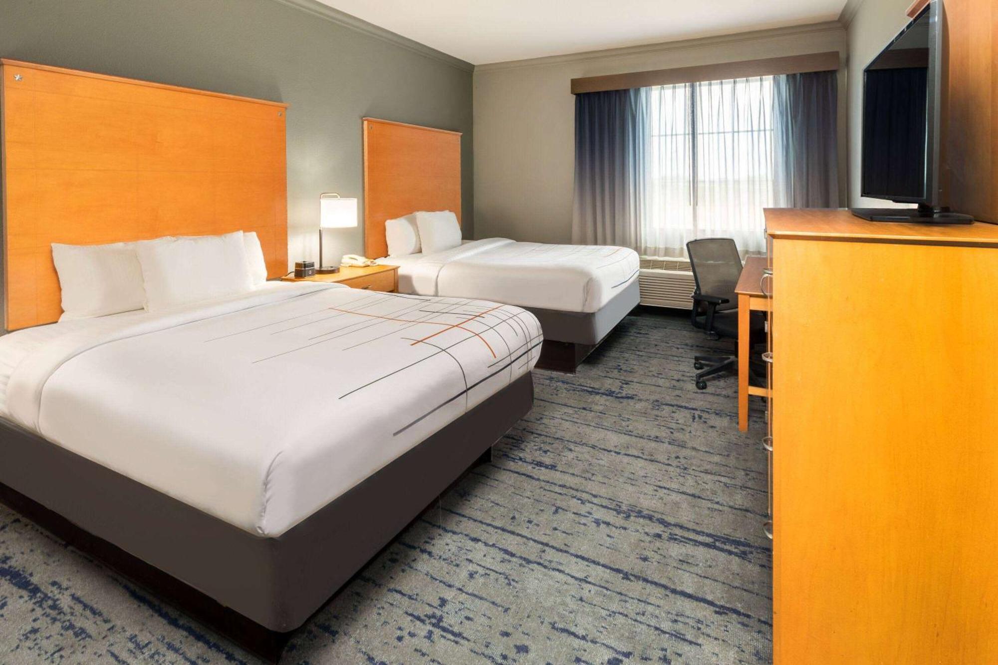 La Quinta By Wyndham Bridgeport Hotel Екстериор снимка