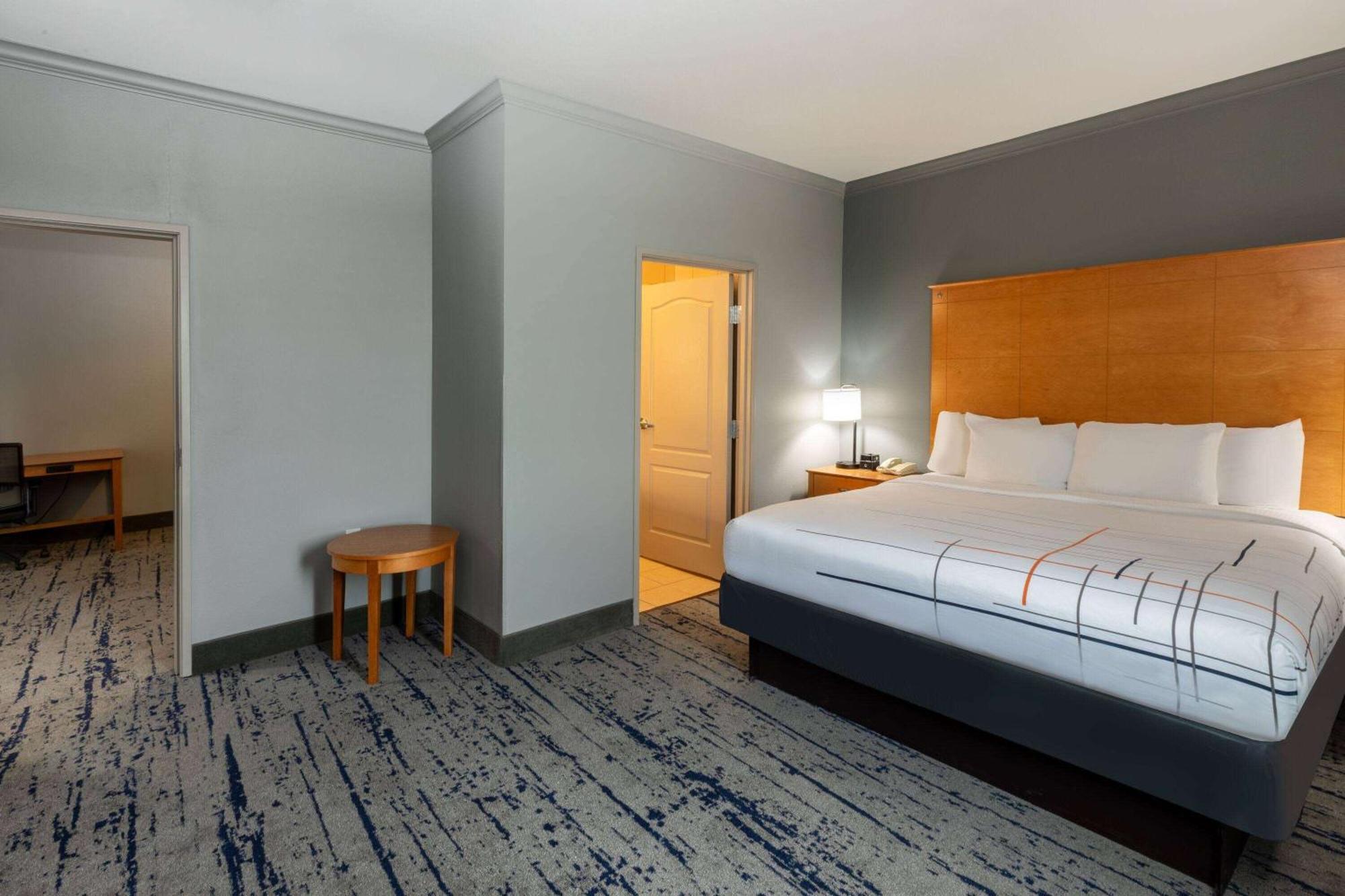 La Quinta By Wyndham Bridgeport Hotel Екстериор снимка