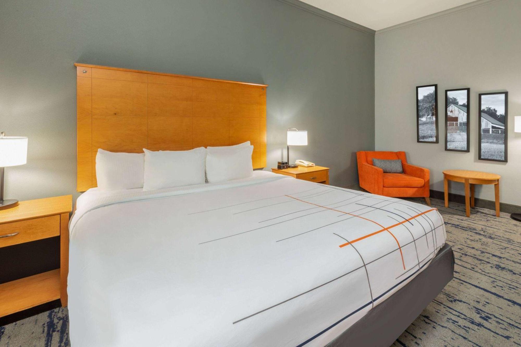 La Quinta By Wyndham Bridgeport Hotel Екстериор снимка
